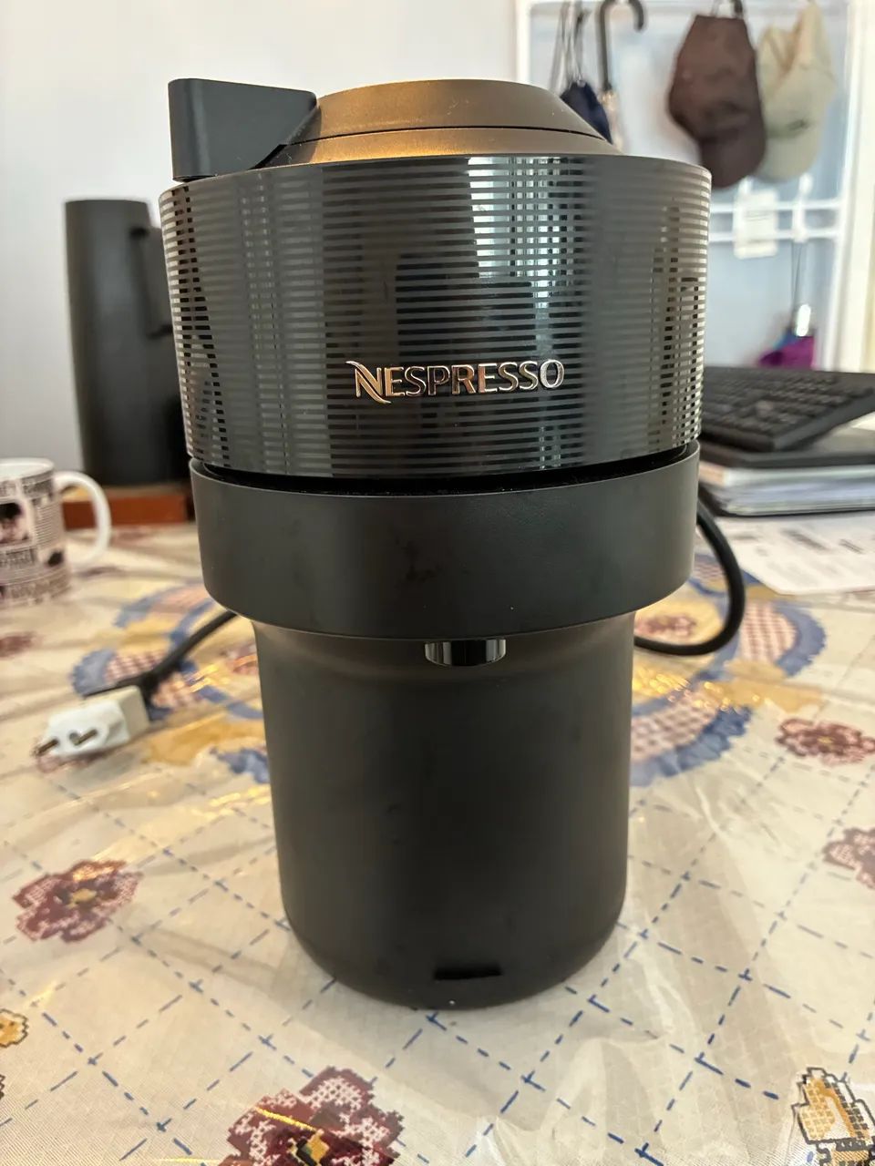 MÁQUINA NESPRESSO VIRTUO COM CÁPSULAS