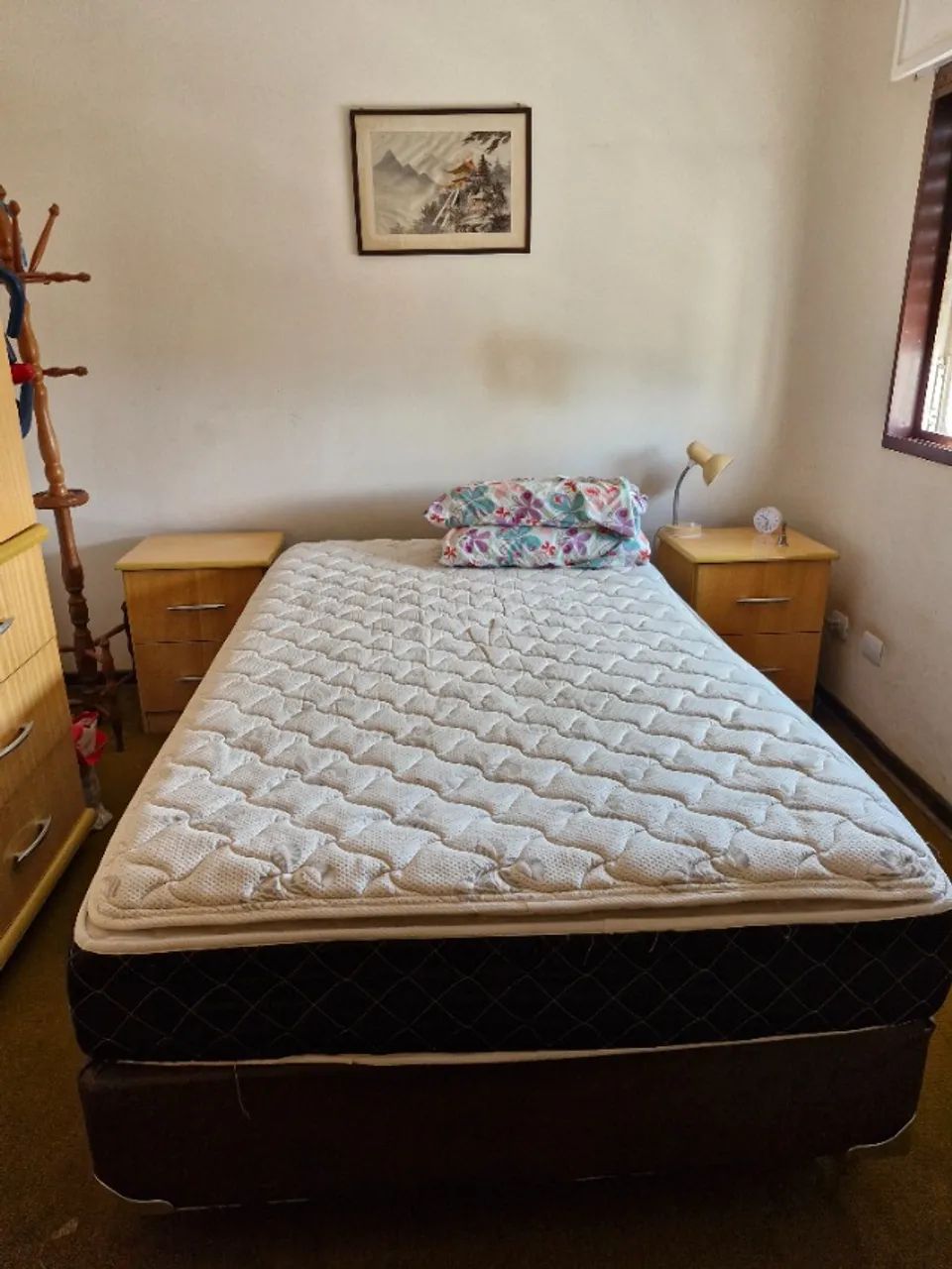 Cama box viúva com mesas de cabeceira 