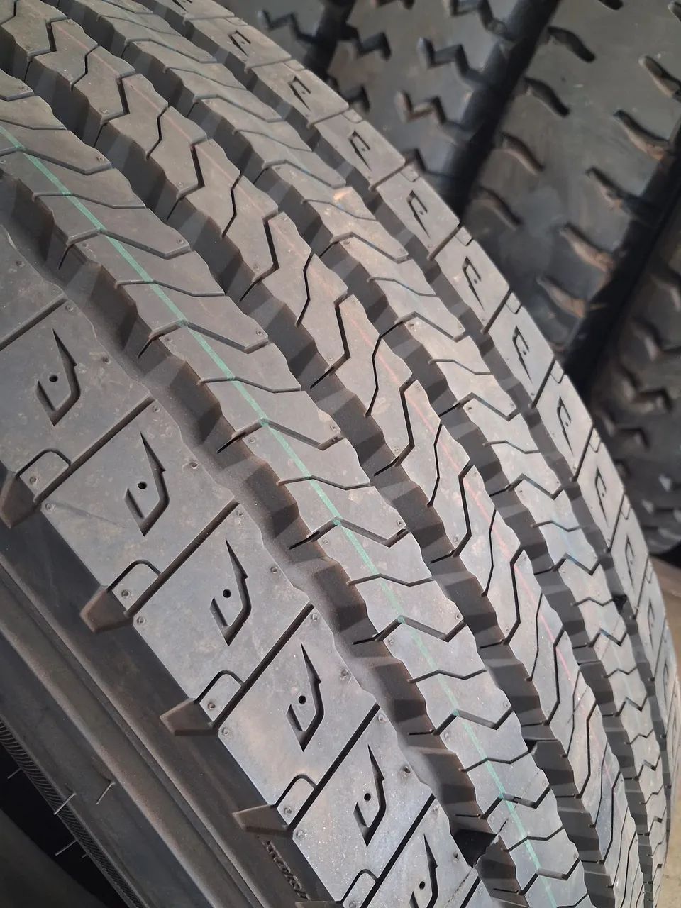 Pneus 275/80R22.5 novos - Foto 4