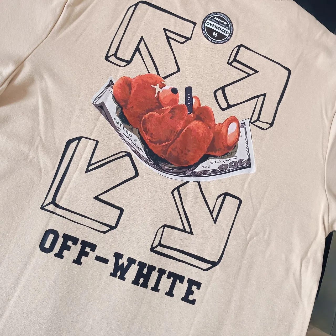 Camiseta off-white oversized 