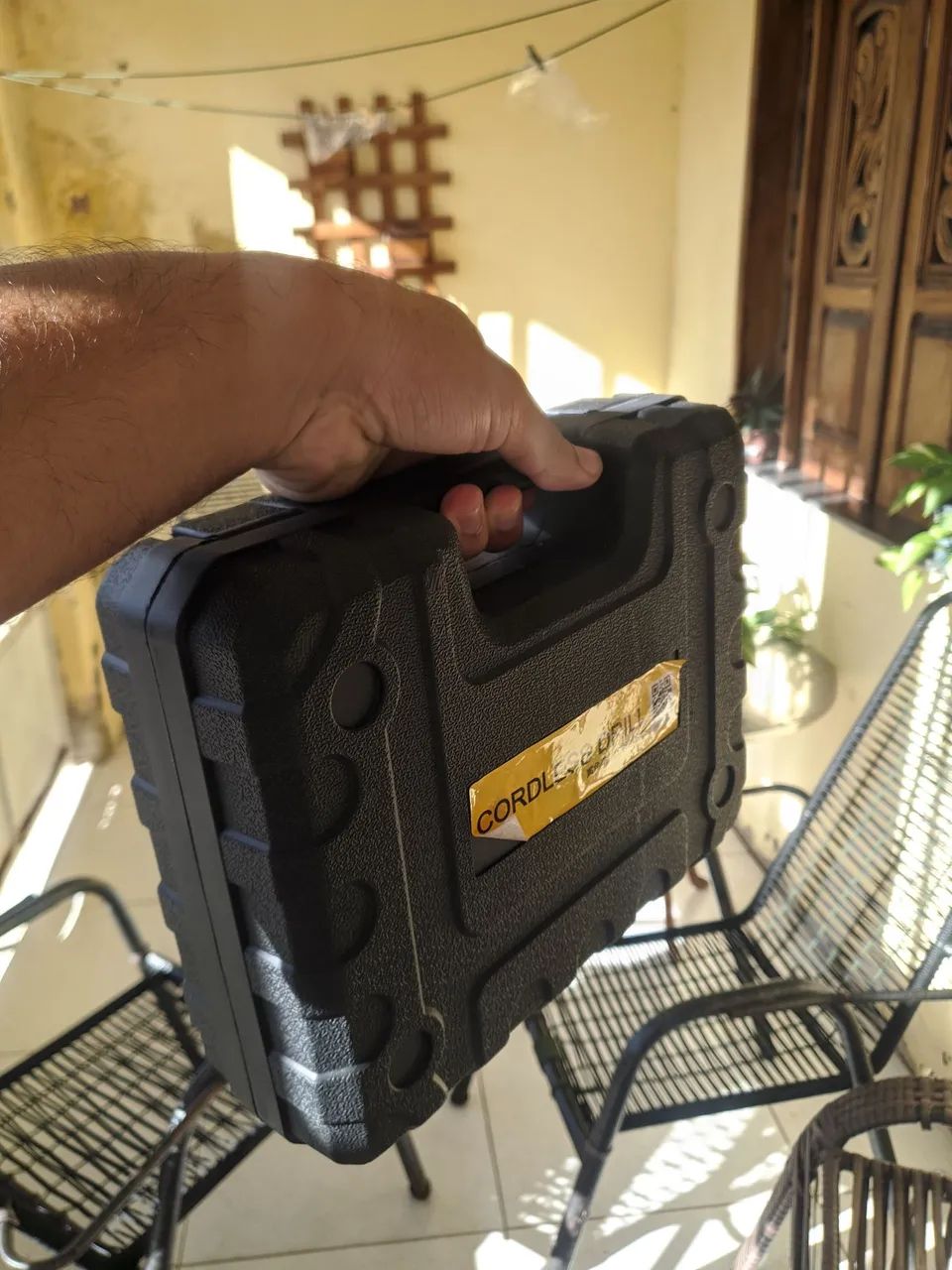 Maleta com Furadeira e 2 baterias  - Foto 5