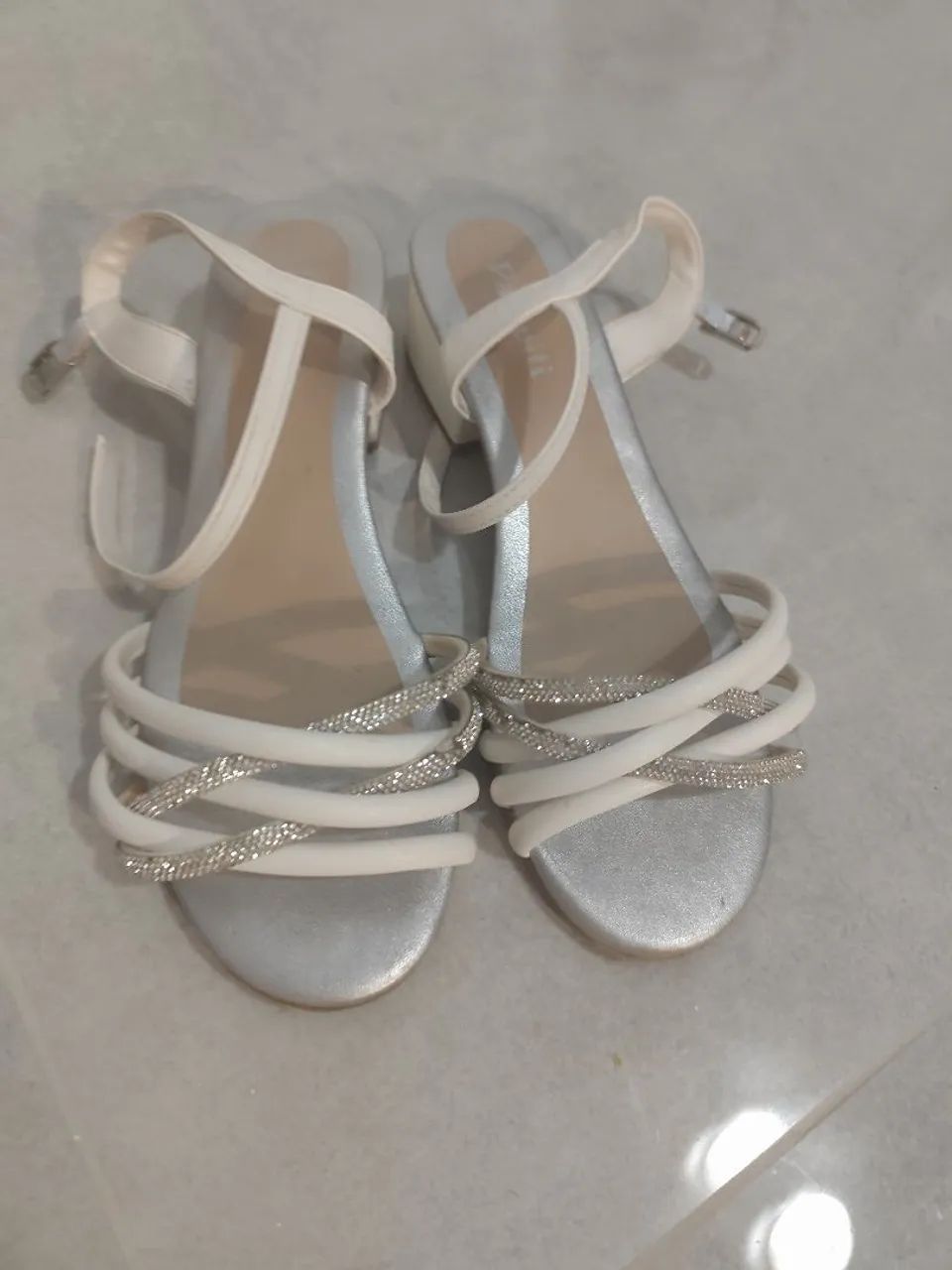 Sandália infantil Pampili número 35 usada somente uma vez. Salto baixo bem confortável  - Foto 3