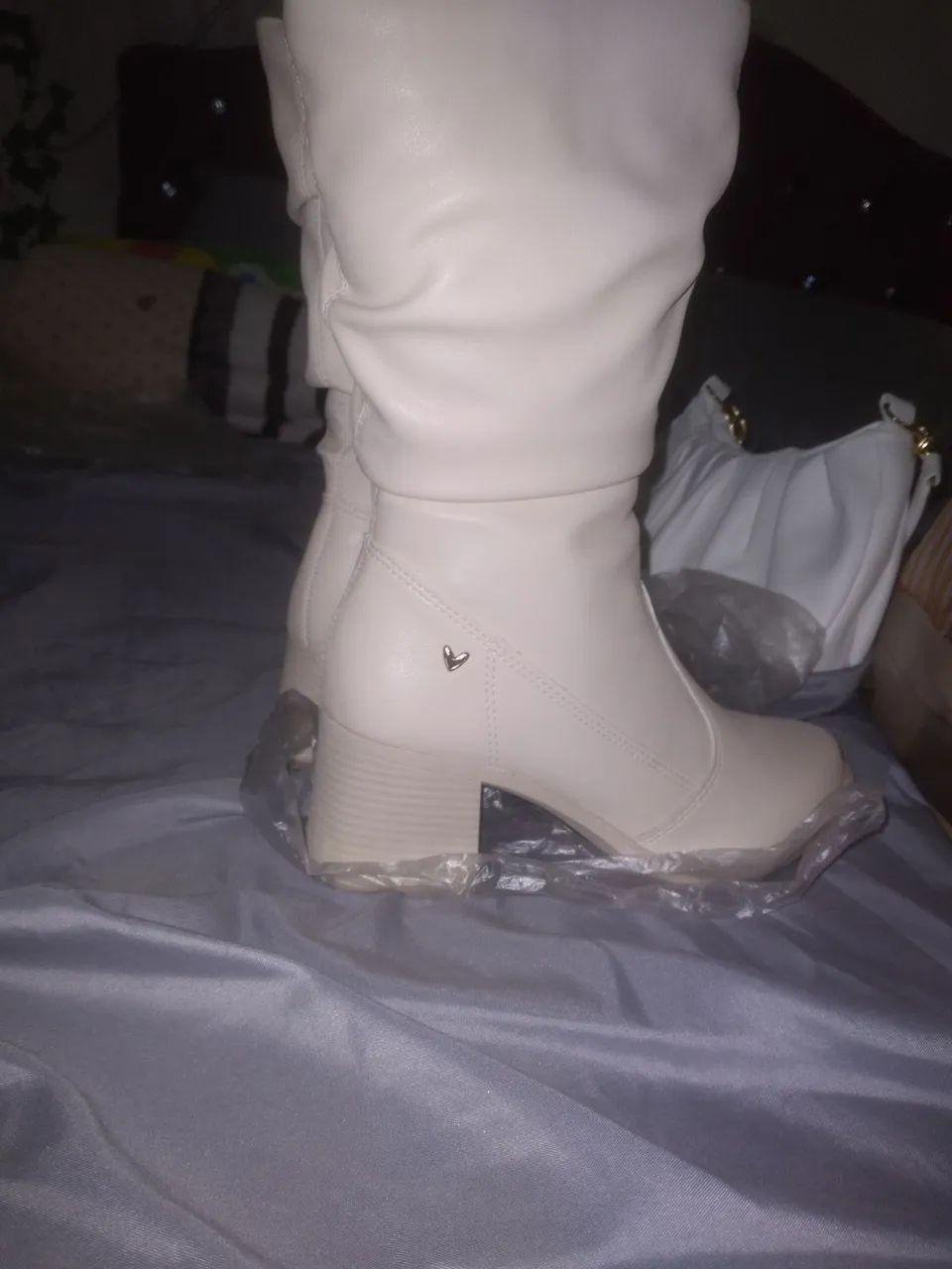 Bota slouch mississipi e bolsa branca  - Foto 5