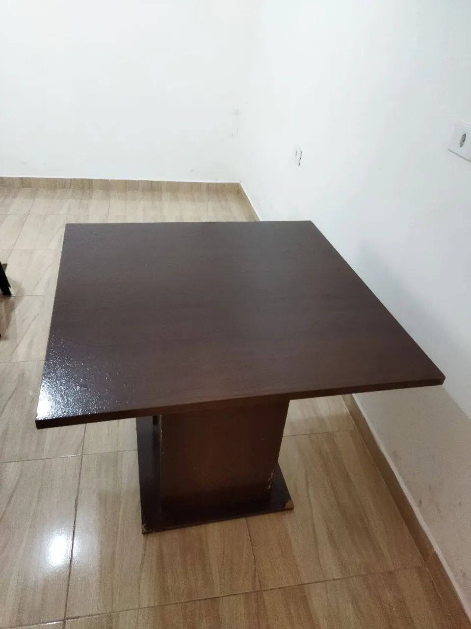 Mesa com 4 cadeiras 
