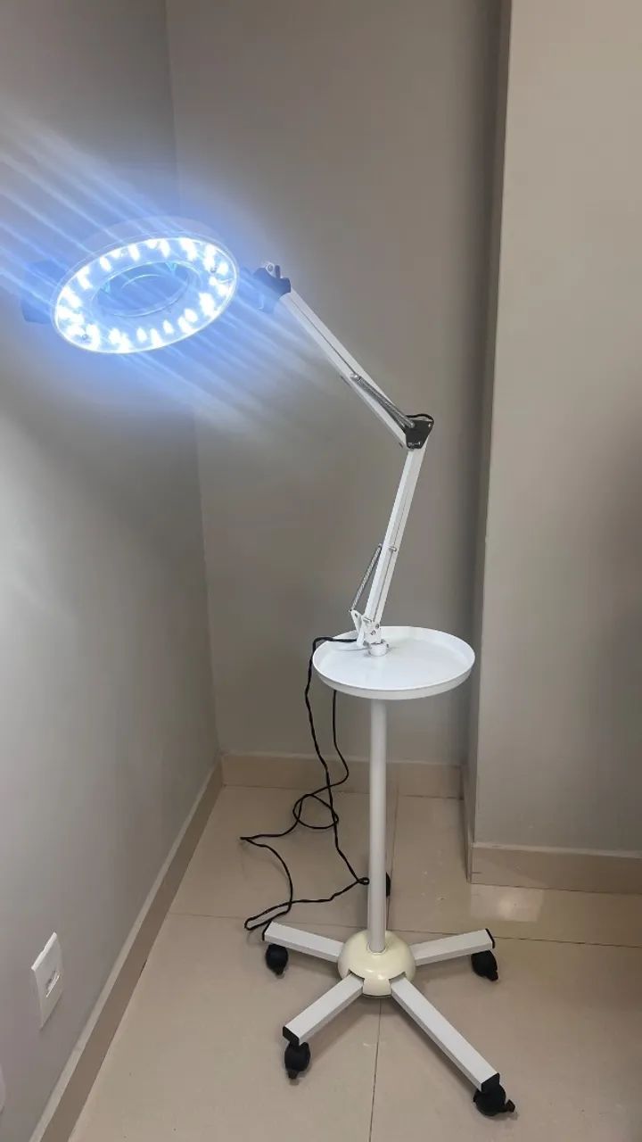 Lupa com iluminação LED com tripé  - Foto 3
