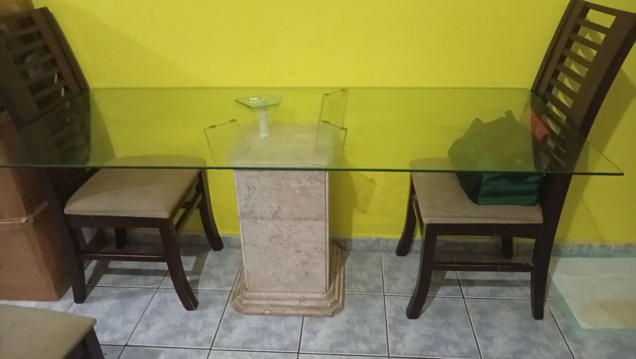 Mesa de tampo de vidro para 4 cadeira,e pé de mármore...  - Foto 2