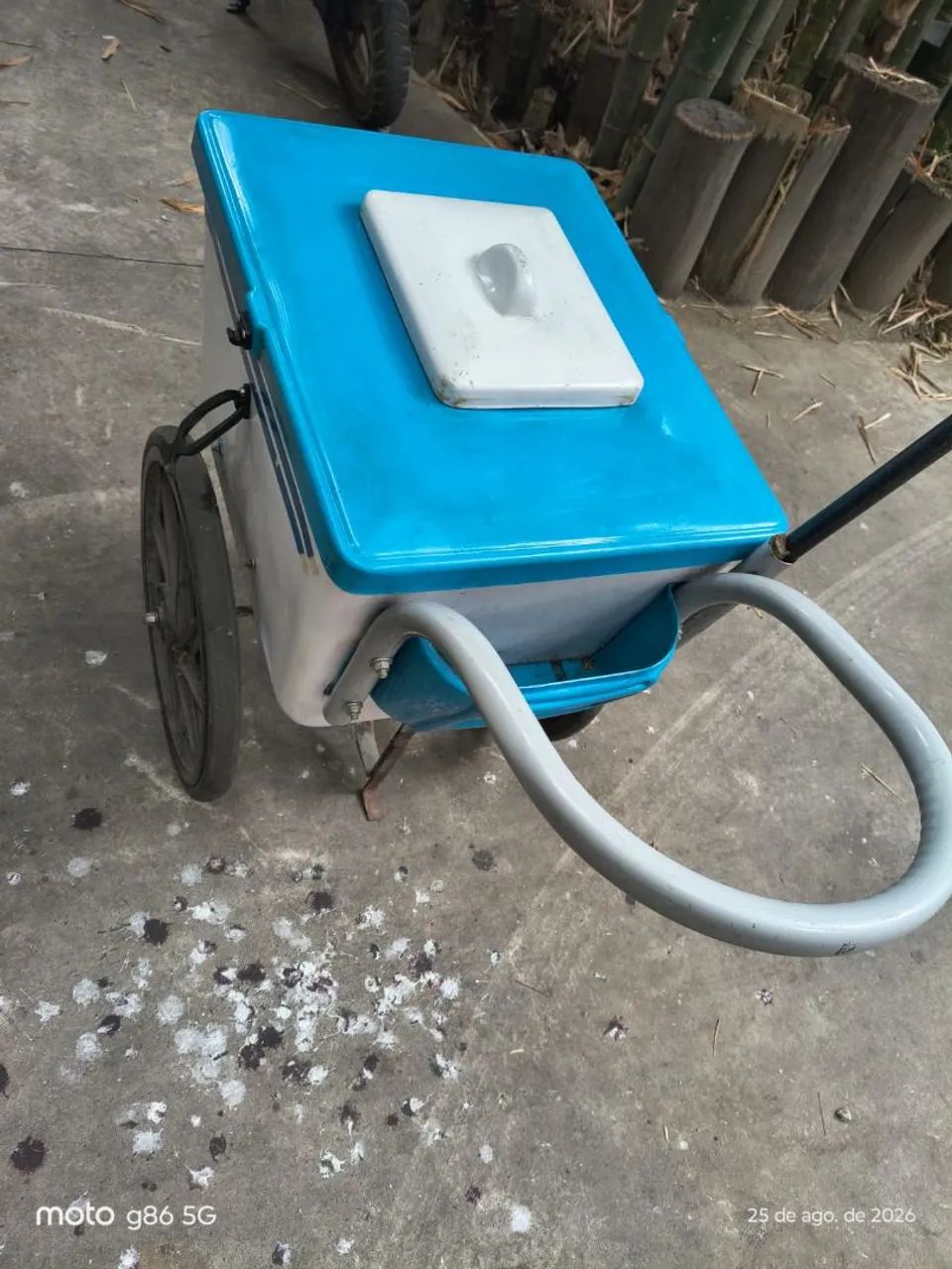 Vendo carrinho de picolé semi novo  - Foto 2