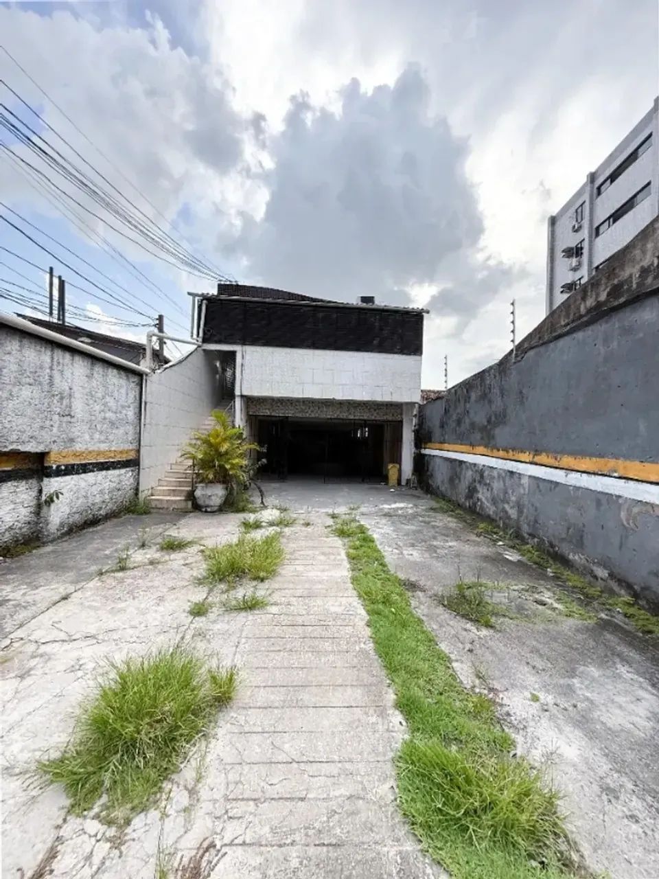 Alugo ponto comercial  com escritórios e vários espaços