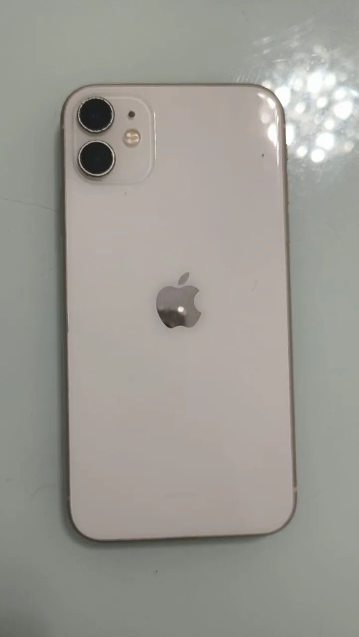 iPhone 11 - R$900,00