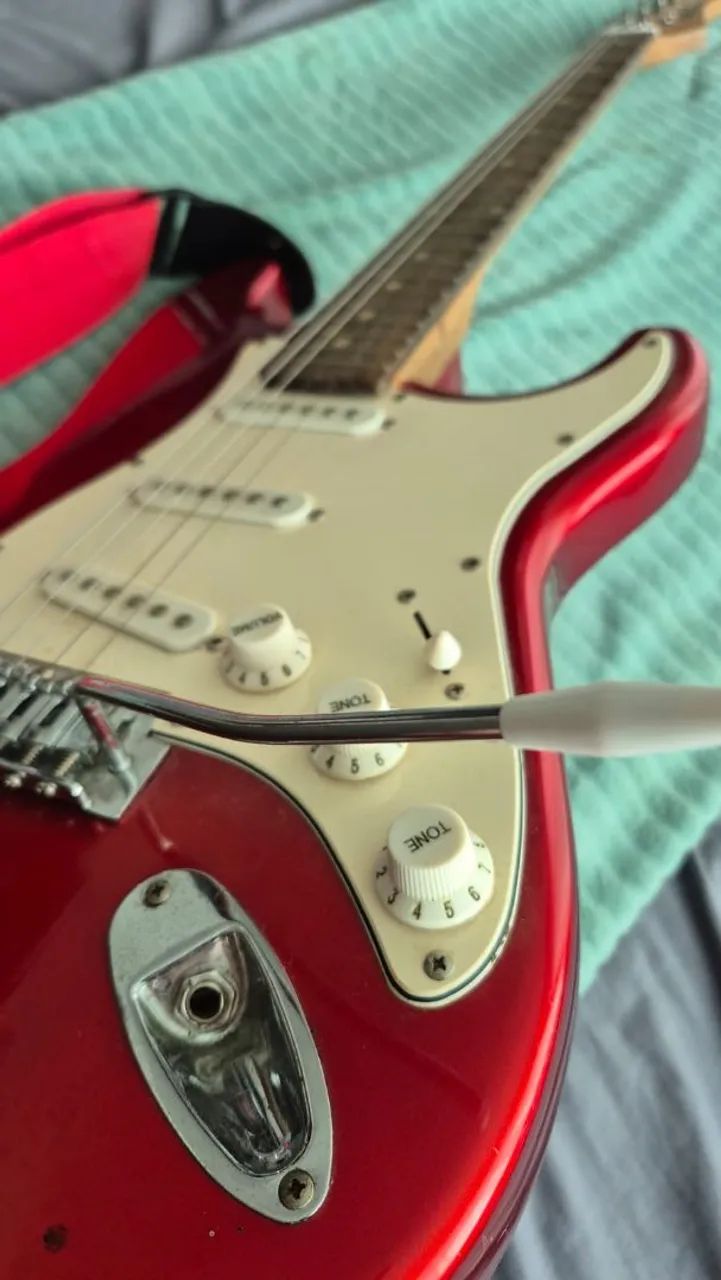 Guitarra elétrica bem conservada - Foto 4