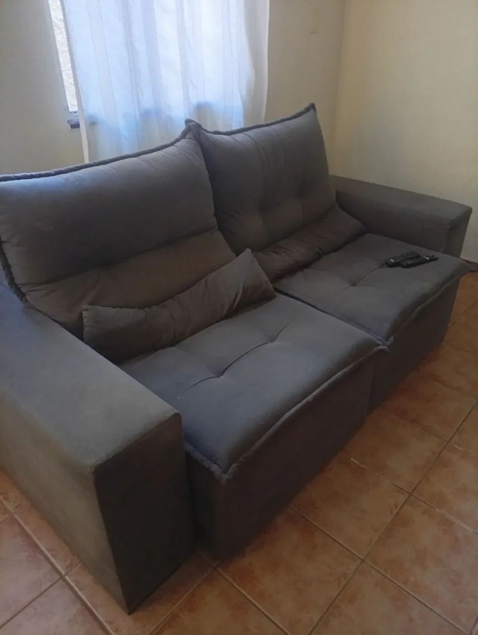 Sofá retrátil cinza  - Foto 4