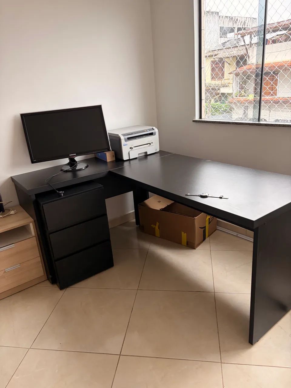Mesa de escritório com gaveteiro - Foto 2