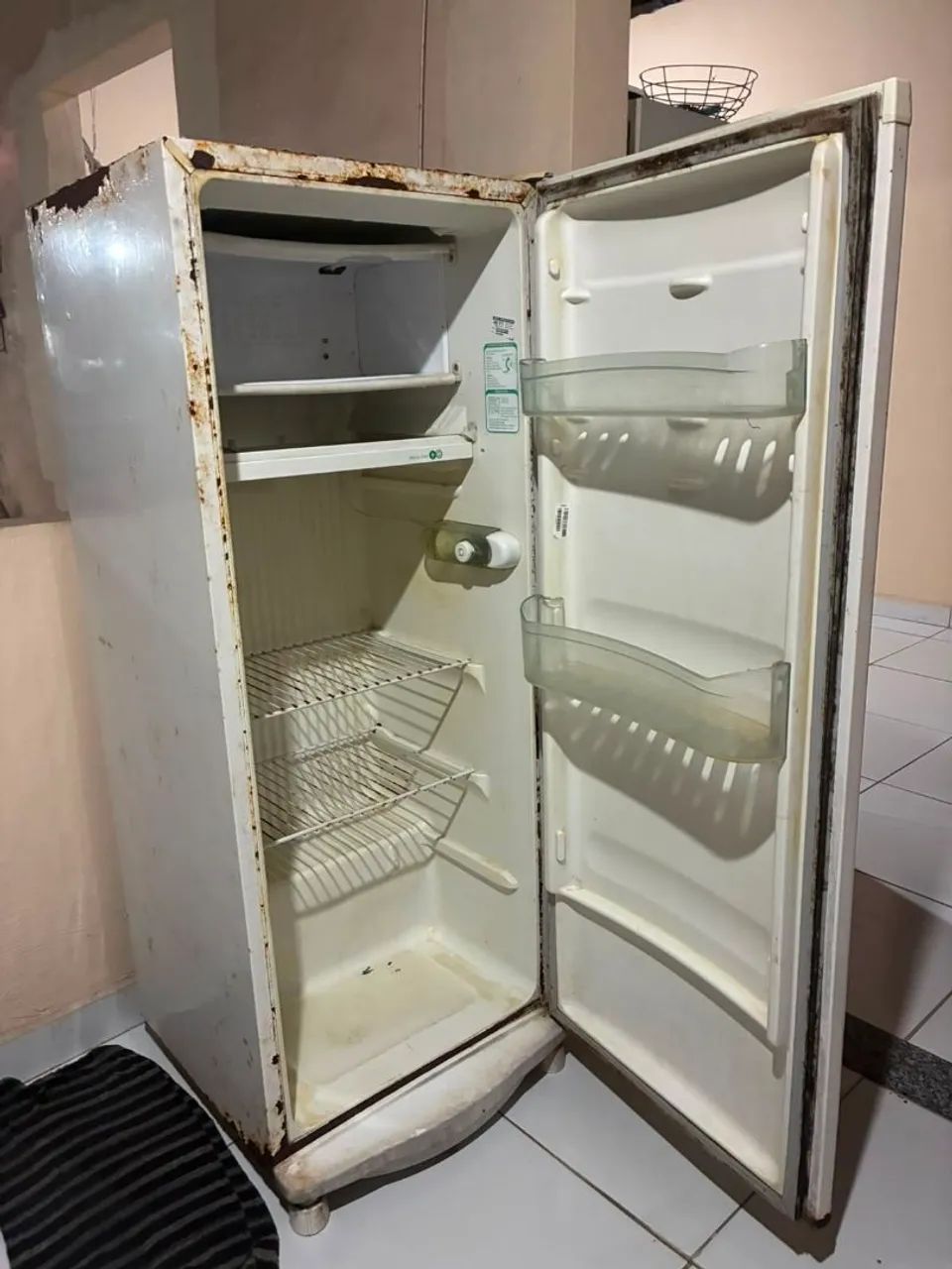 VENDA DE GELADEIRA USADA - Foto 4