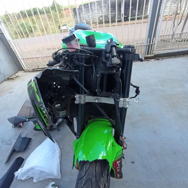 Sucata de moto para retirada de peças kawasaki zx6 2020 - Peças