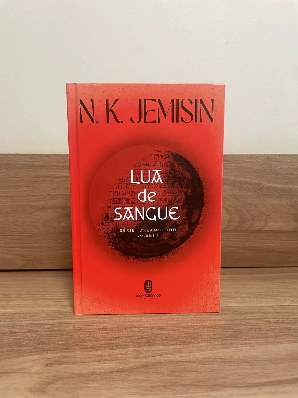 Livro Lua de Sangue, de N. K. Jemisin