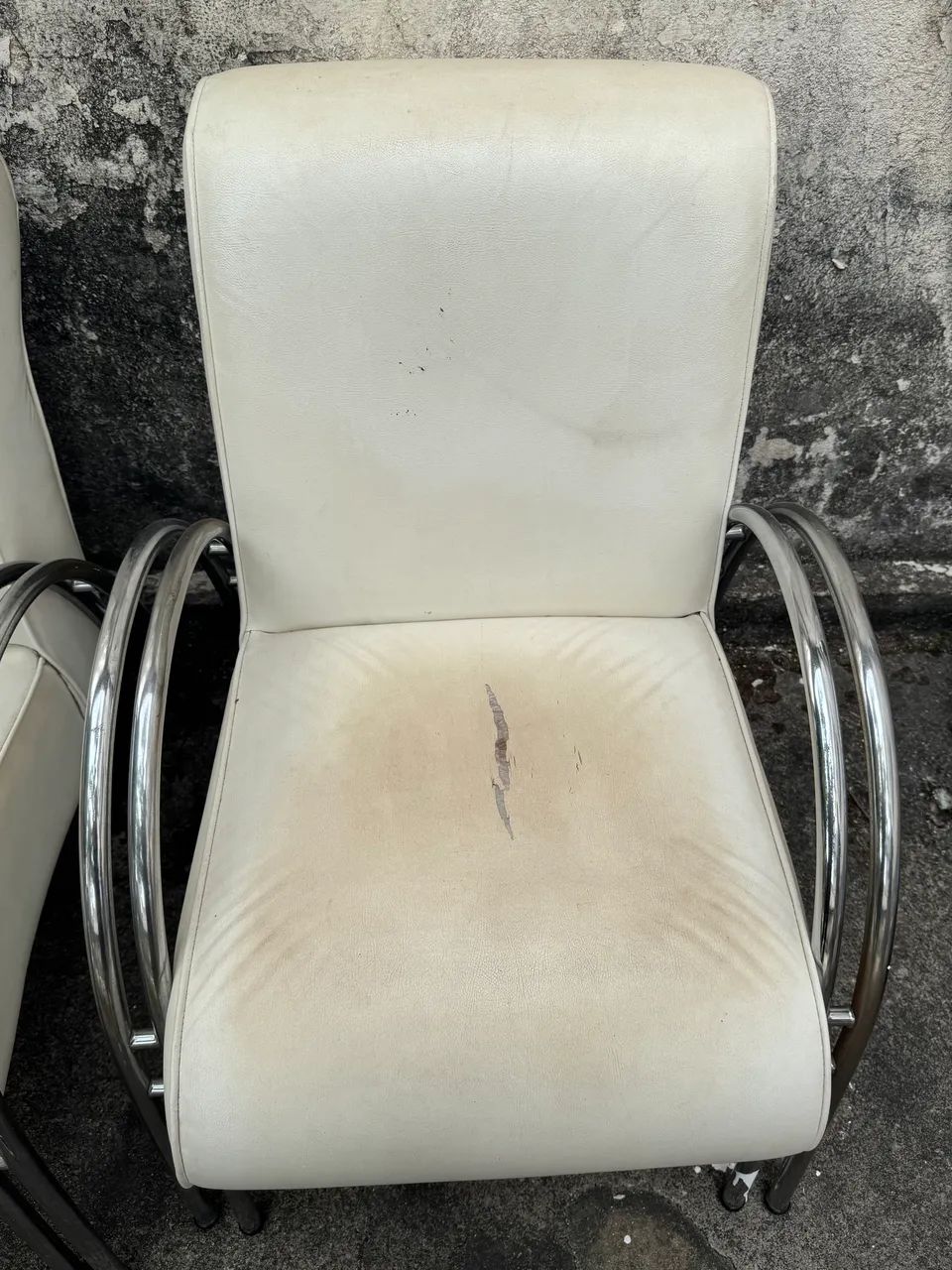 02 cadeiras de varanda na cor branca super confortáveis  - Foto 3