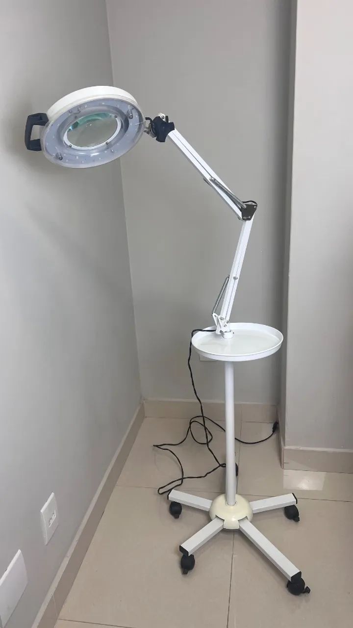 Lupa com iluminação LED com tripé  - Foto 2