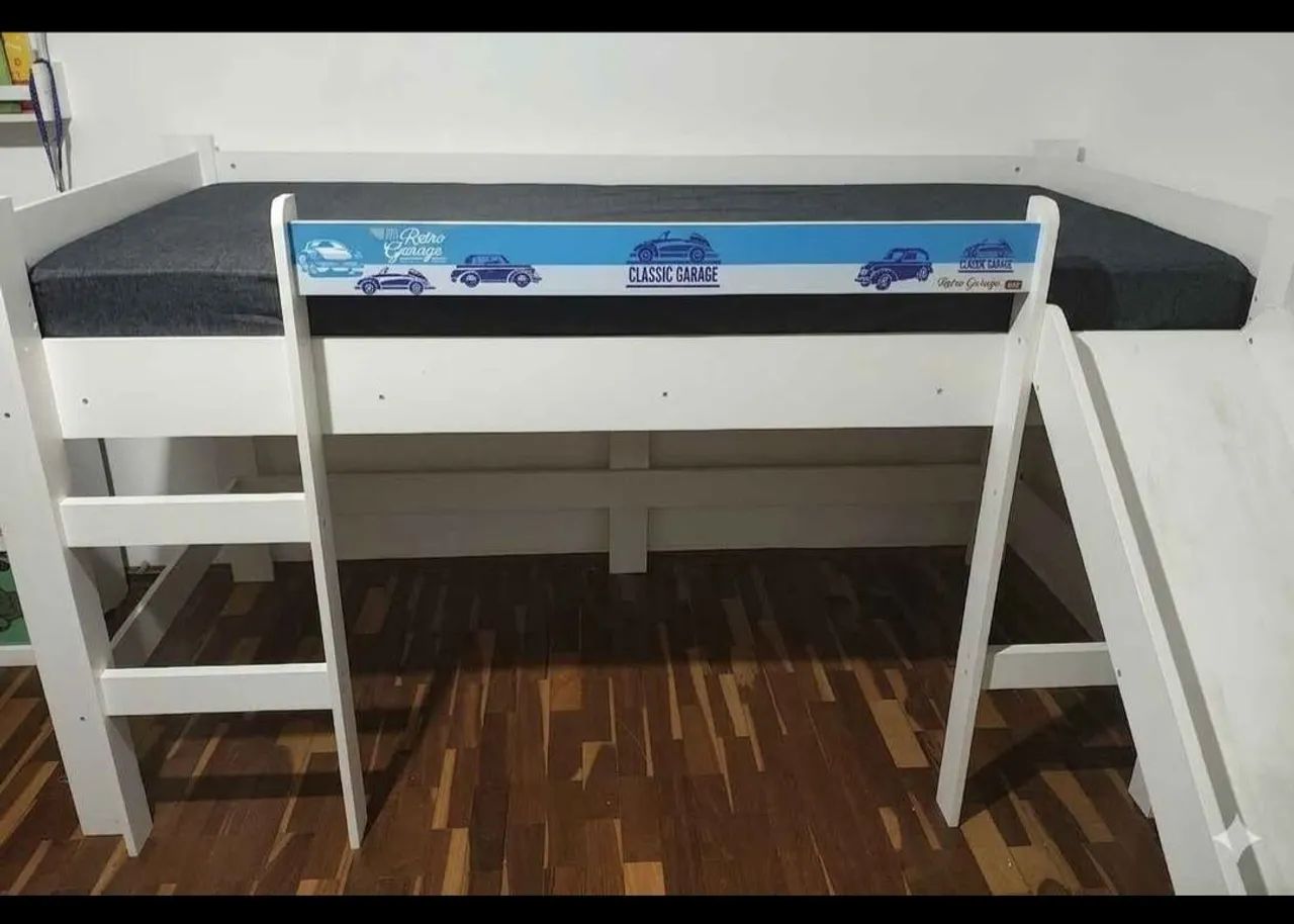 Cama infantil com escorregador 