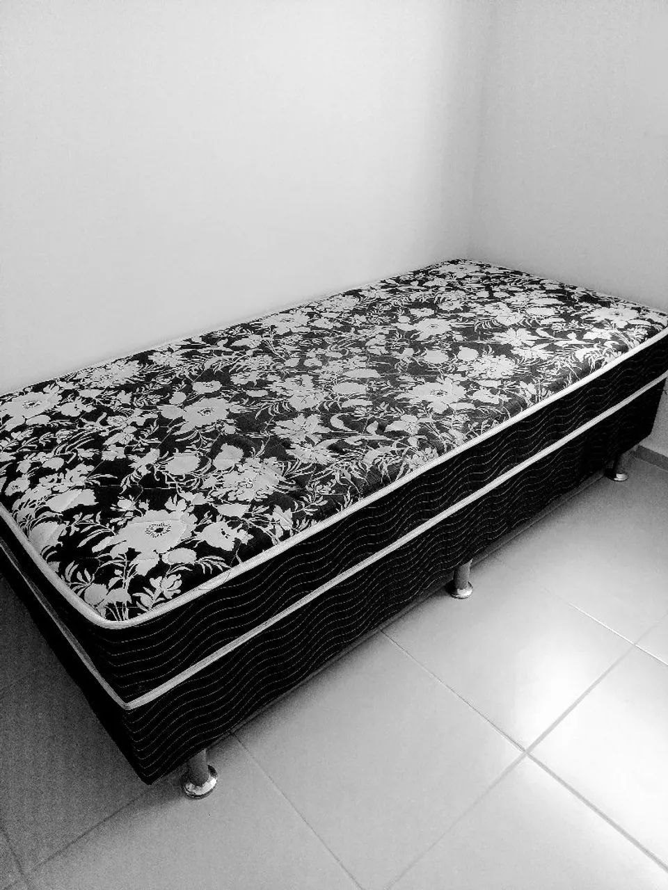 Cama Box Solteiro com Colchão - Ótimo Estado!