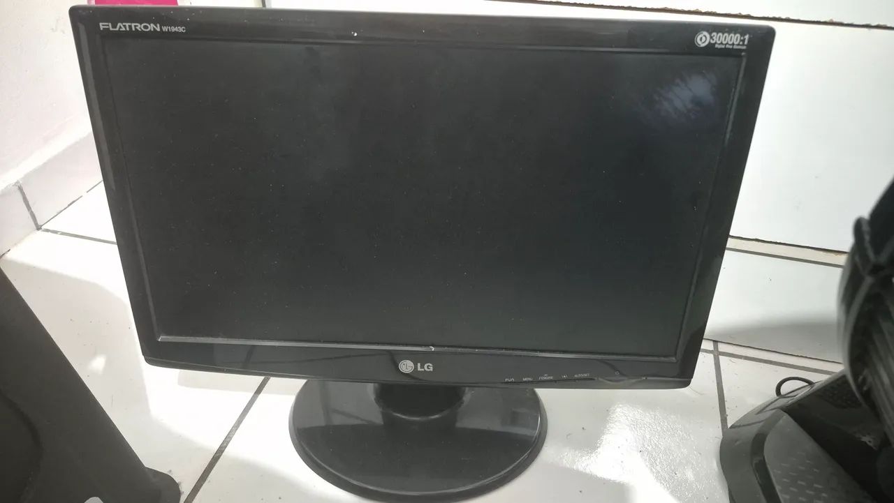 Monitor LG Flatron W1943C - Com Defeito, mas funcionando