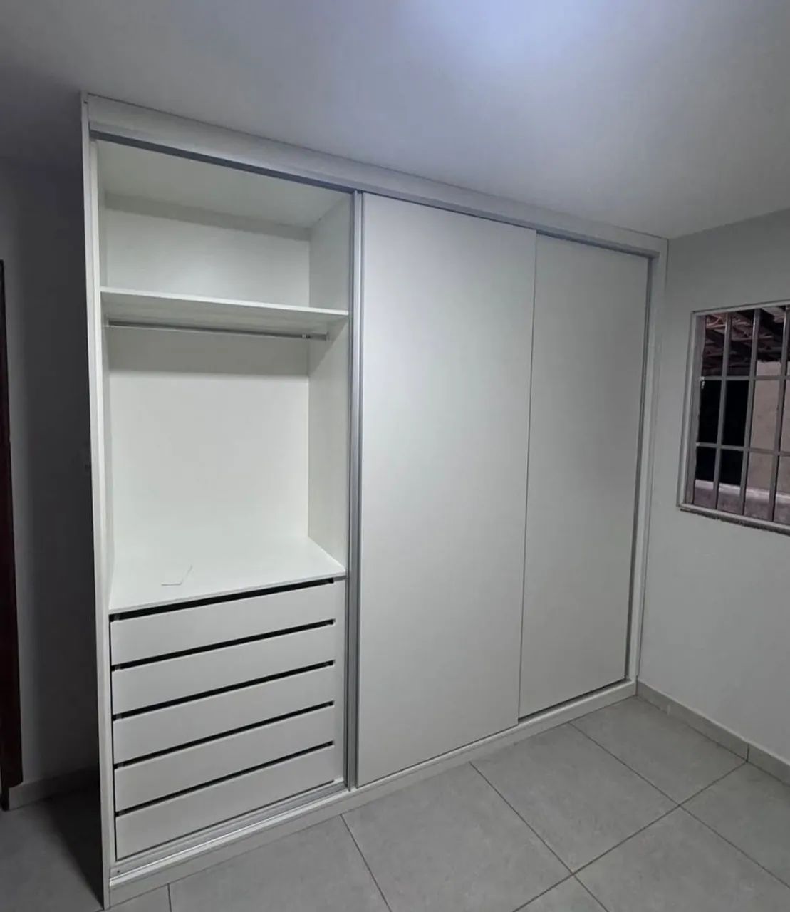 Guarda Roupas Com Três Portas De Correr L 2.10 M