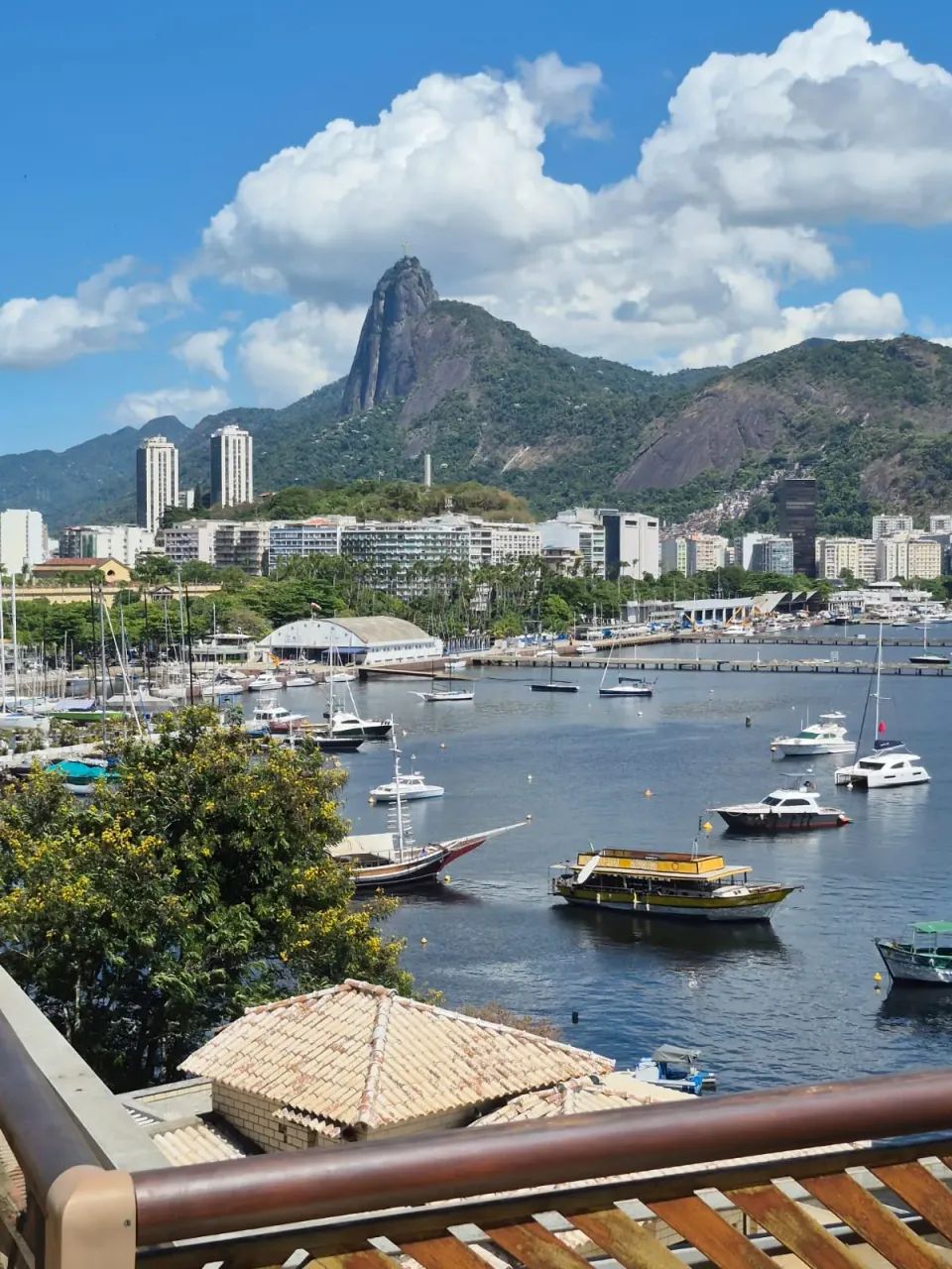 EXCELENTE COBERTURA TRIPLEX DE 4 SUITES COM 4 VAGAS NA URCA - Foto 5