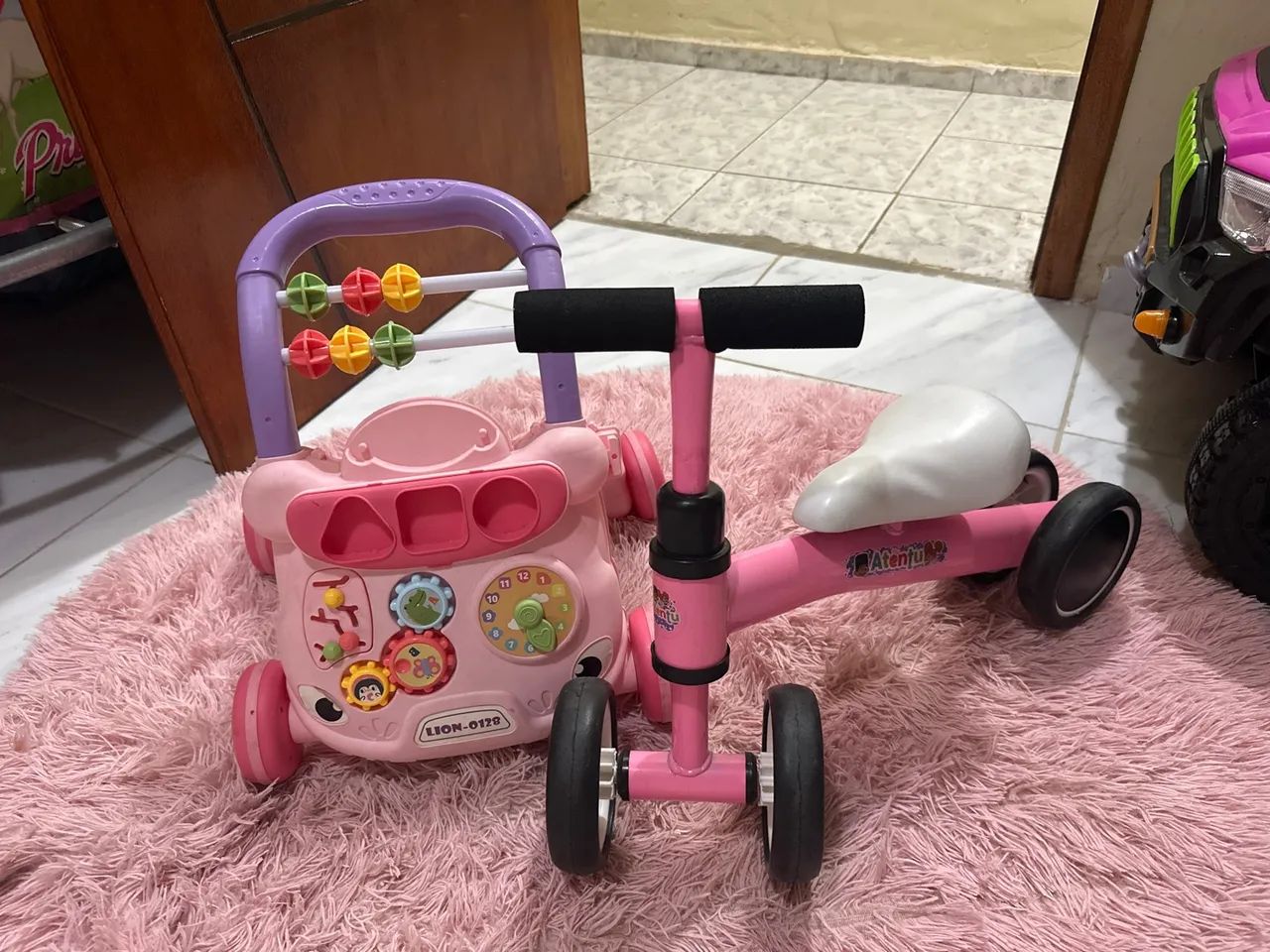 Andador de bebê, e bicicleta de equilíbrio