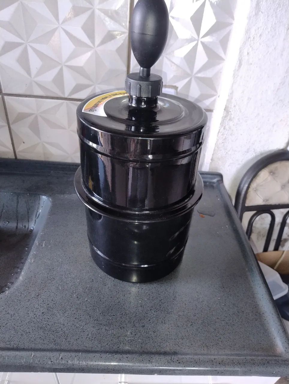 Vende-se uma chopeira nova na caixa com nota fiscal e munual,aceito proposta,preço baixou. - Foto 2