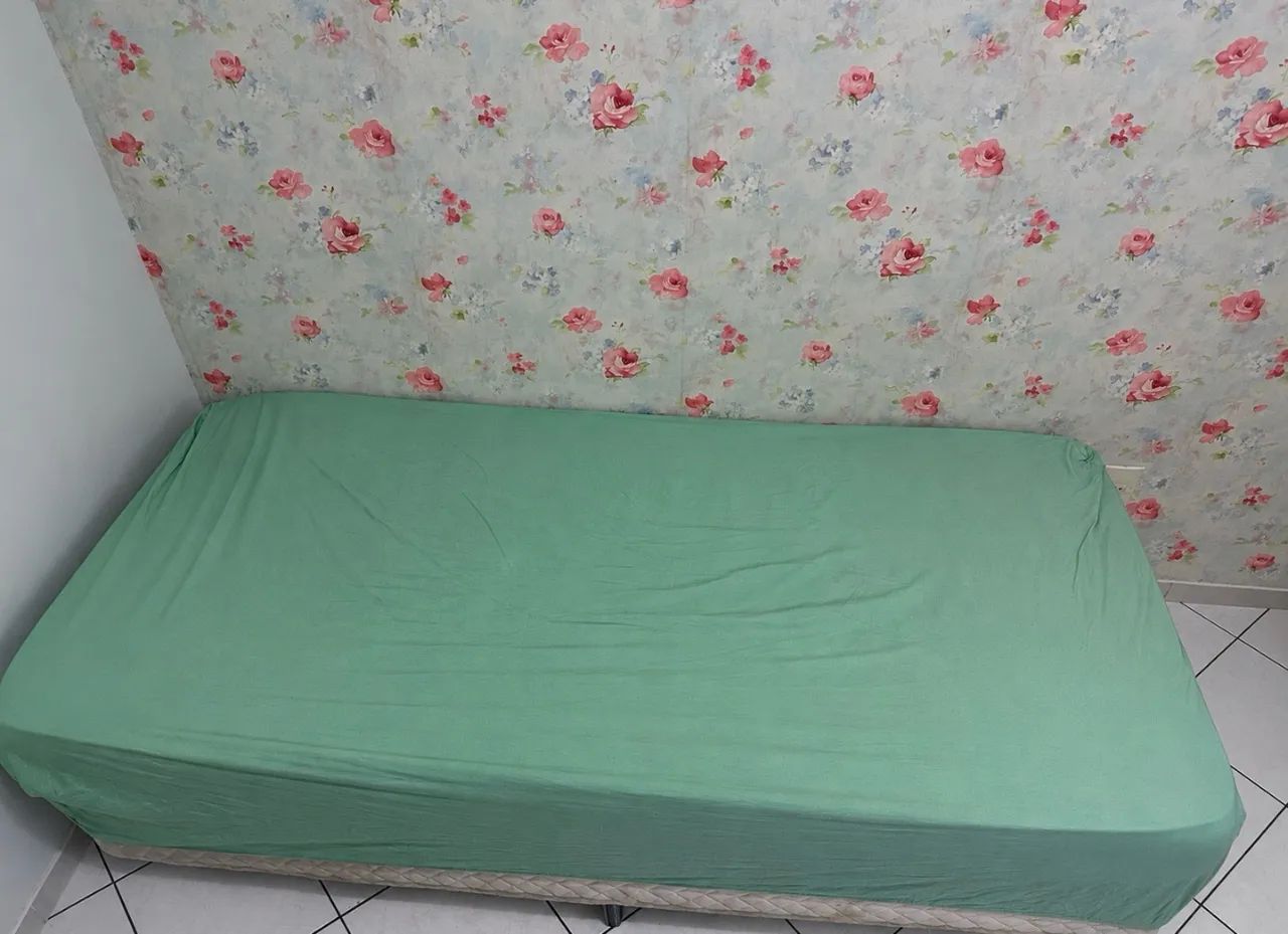 Cama de solteiro usada