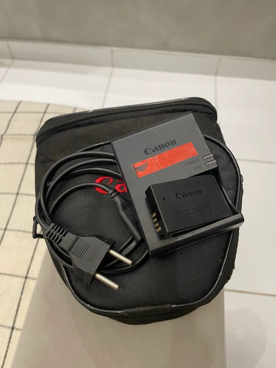 Câmera Canon T6i / Kit Lente 18-55/ 2 baterias - Foto 2