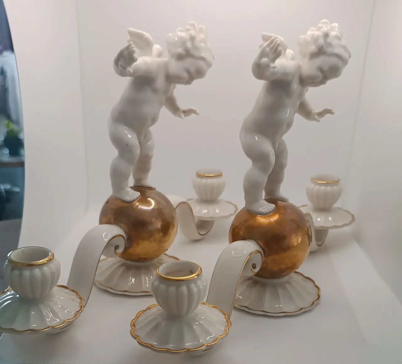 Par de Candelabros Antigos Alemães em Porcelana - Putti - Peça Rara