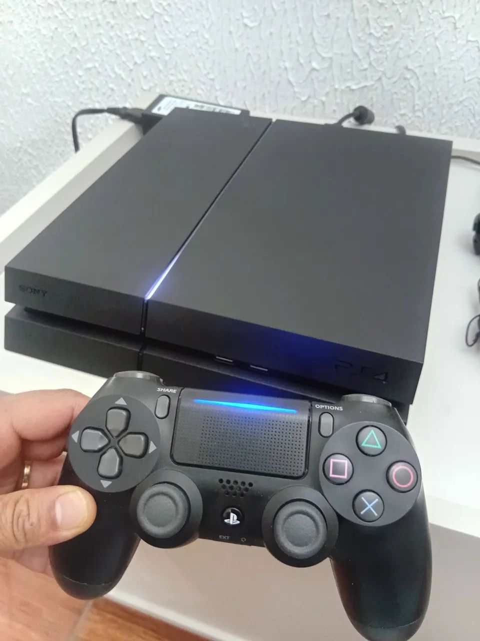 PS4 NA CAIXA, COM 2 CONTROLES E 3 JOGOS - Foto 3