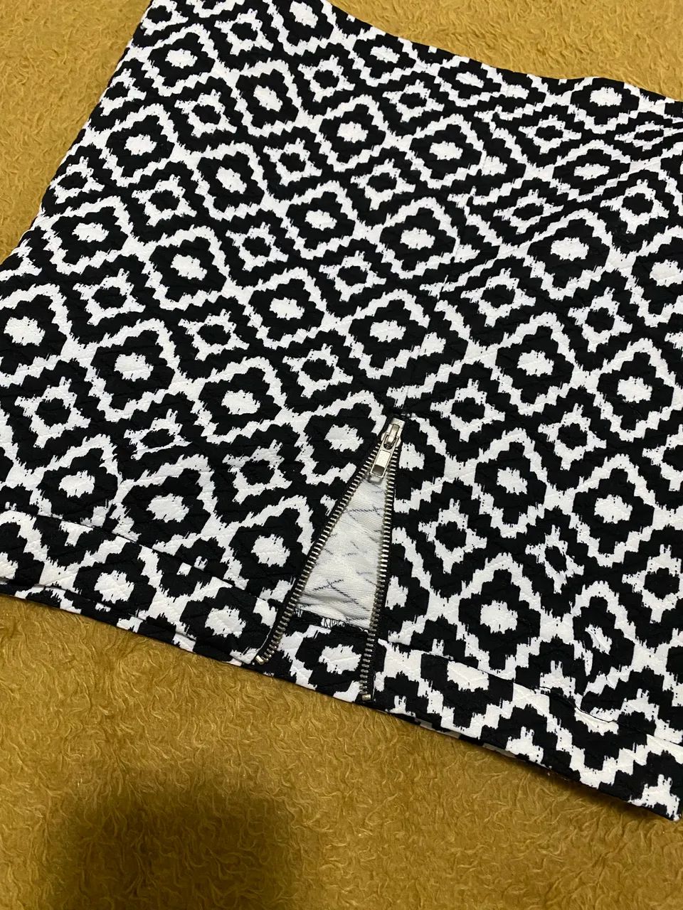 Mini saia com estampa em preto e branco  - Foto 4