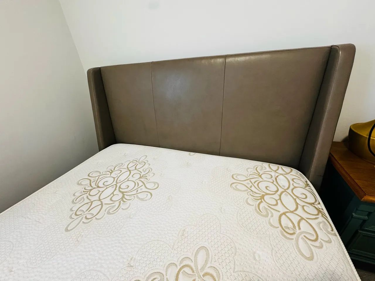 Colchão e cama com cabeceira alta  - Foto 2