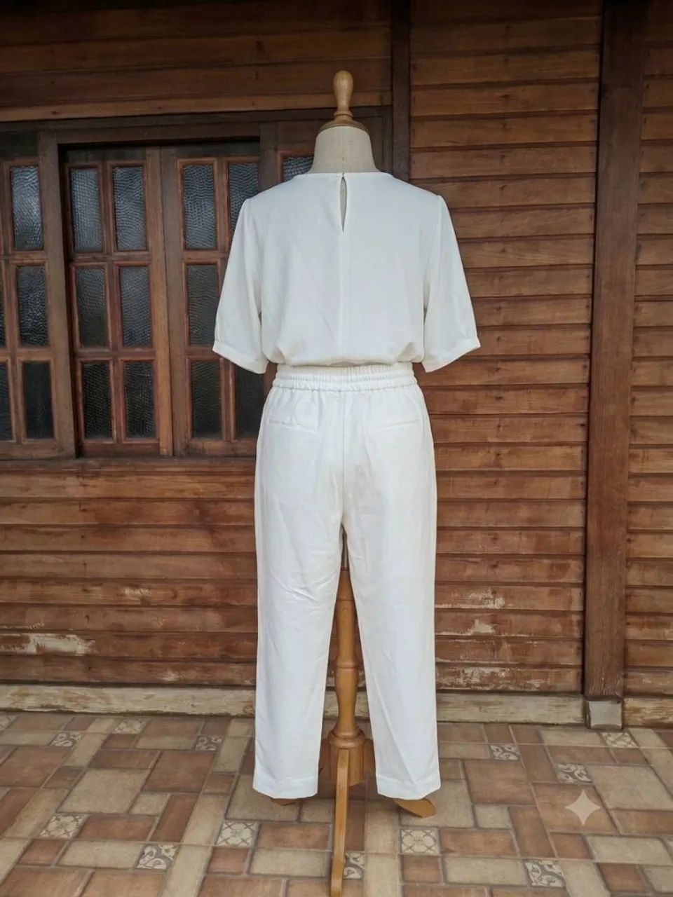 Conjunto feminino branco de calça e blusa  - Foto 3