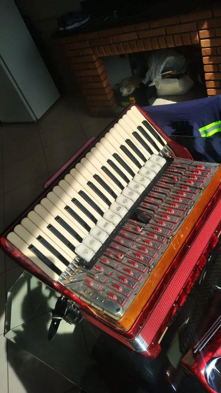 Acordeon scandalli polifonica 20.000 só vendas - Foto 2