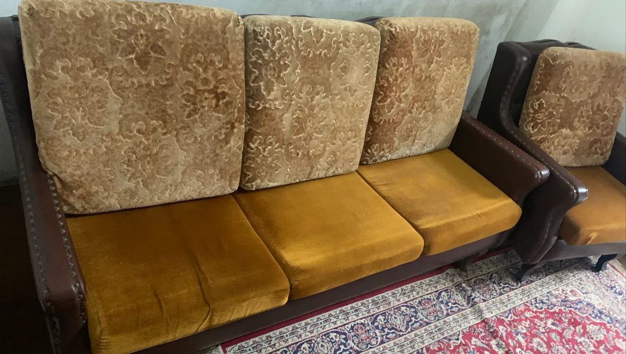 Conjunto sofá três lugares e uma poltrona - usado ótimo estado!! - Foto 3