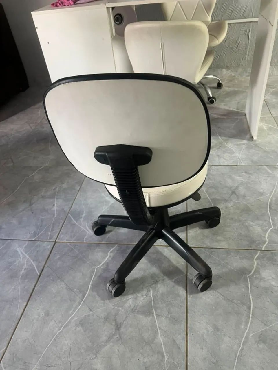 Cadeira mocho giratória com encosto - Foto 2