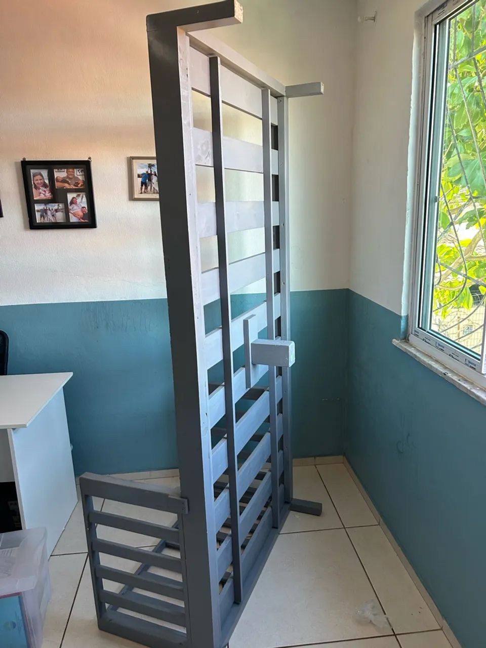 VENDO DUAS CAMAS DE MADEIRAS - Foto 2