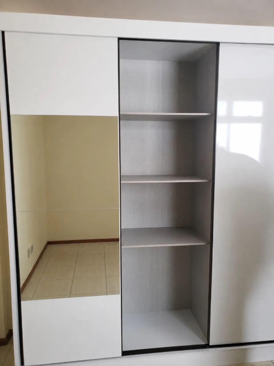 Guarda-roupa de Casal com espelho - Foto 4