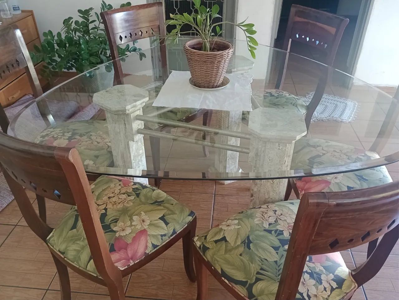Mesa de vidro com cadeiras de Madeira    - Foto 2