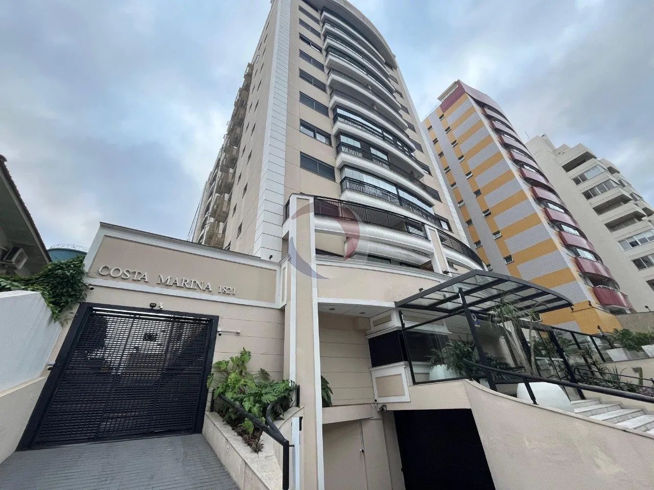 3 quartos, semimobiliado - na Rua Bocaiúva
