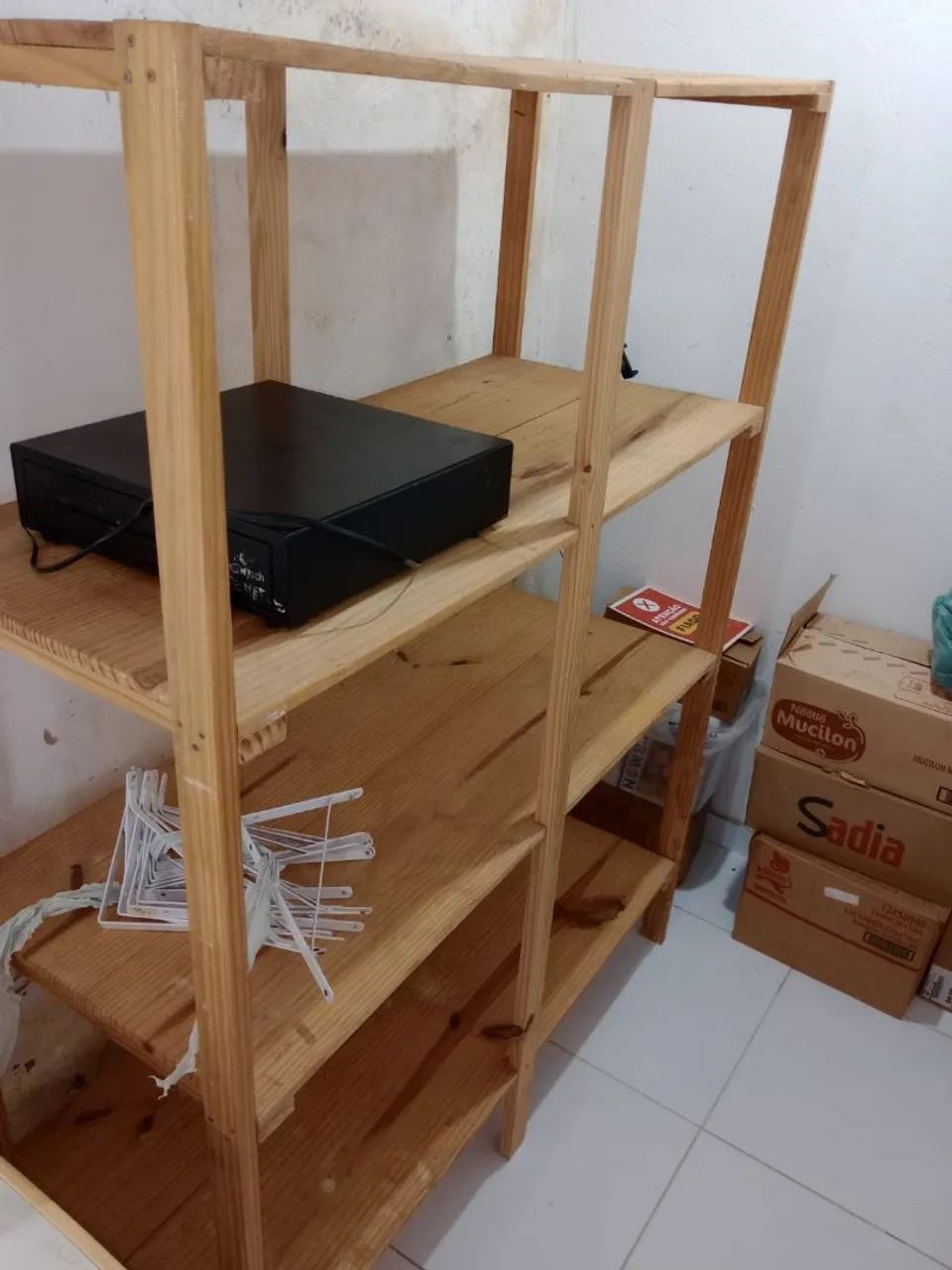 Vendo prateleiras de madeira - Foto 4