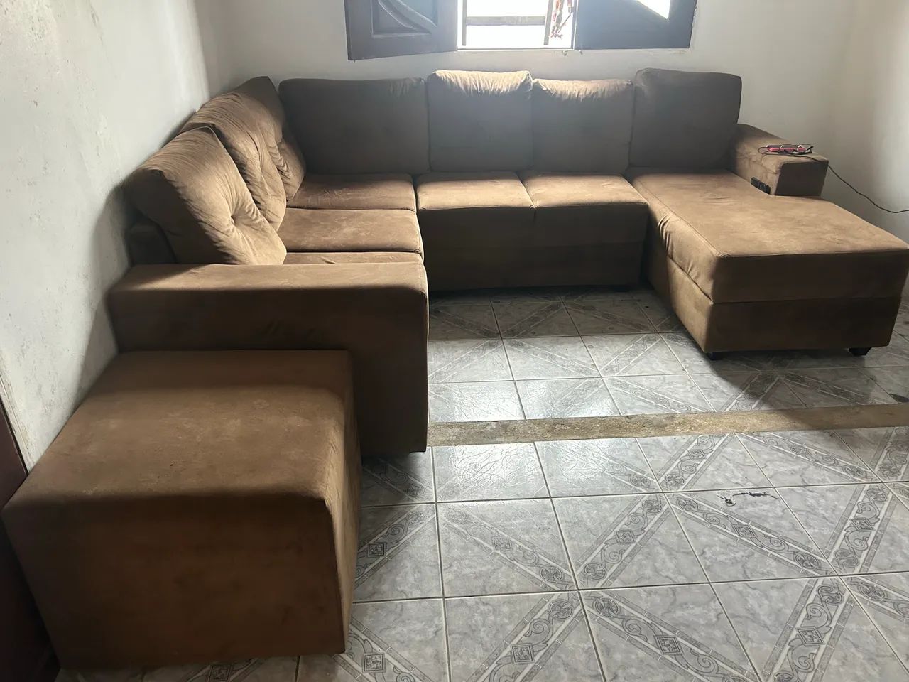 Sofá de canto em L com chaise + puff - confortável