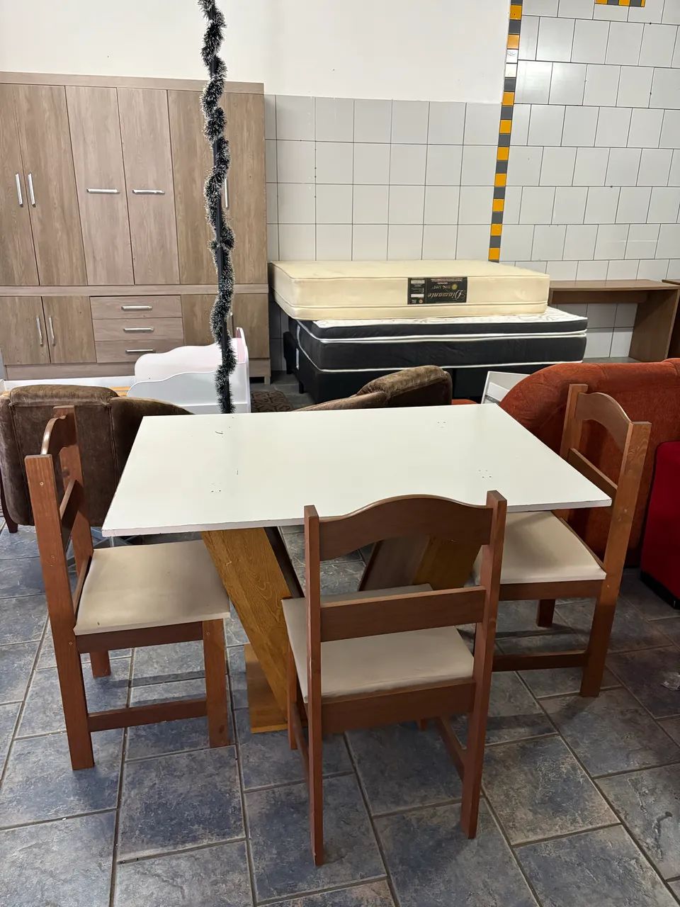 Mesa de jantar com 3 cadeiras 