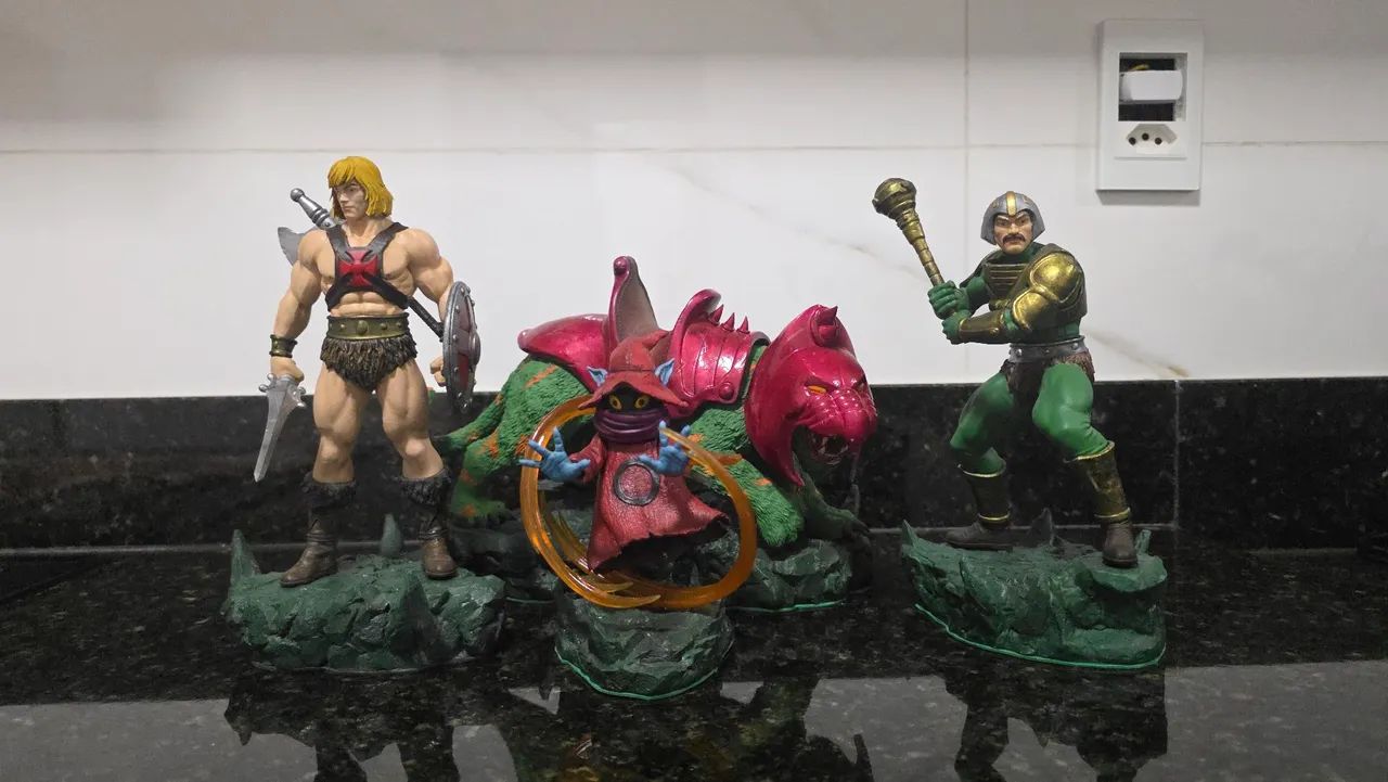 Action figures 