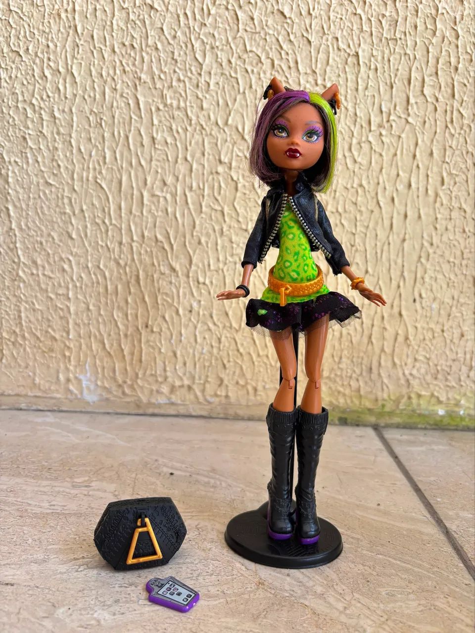 Vendo boneca clawdeen monster high 