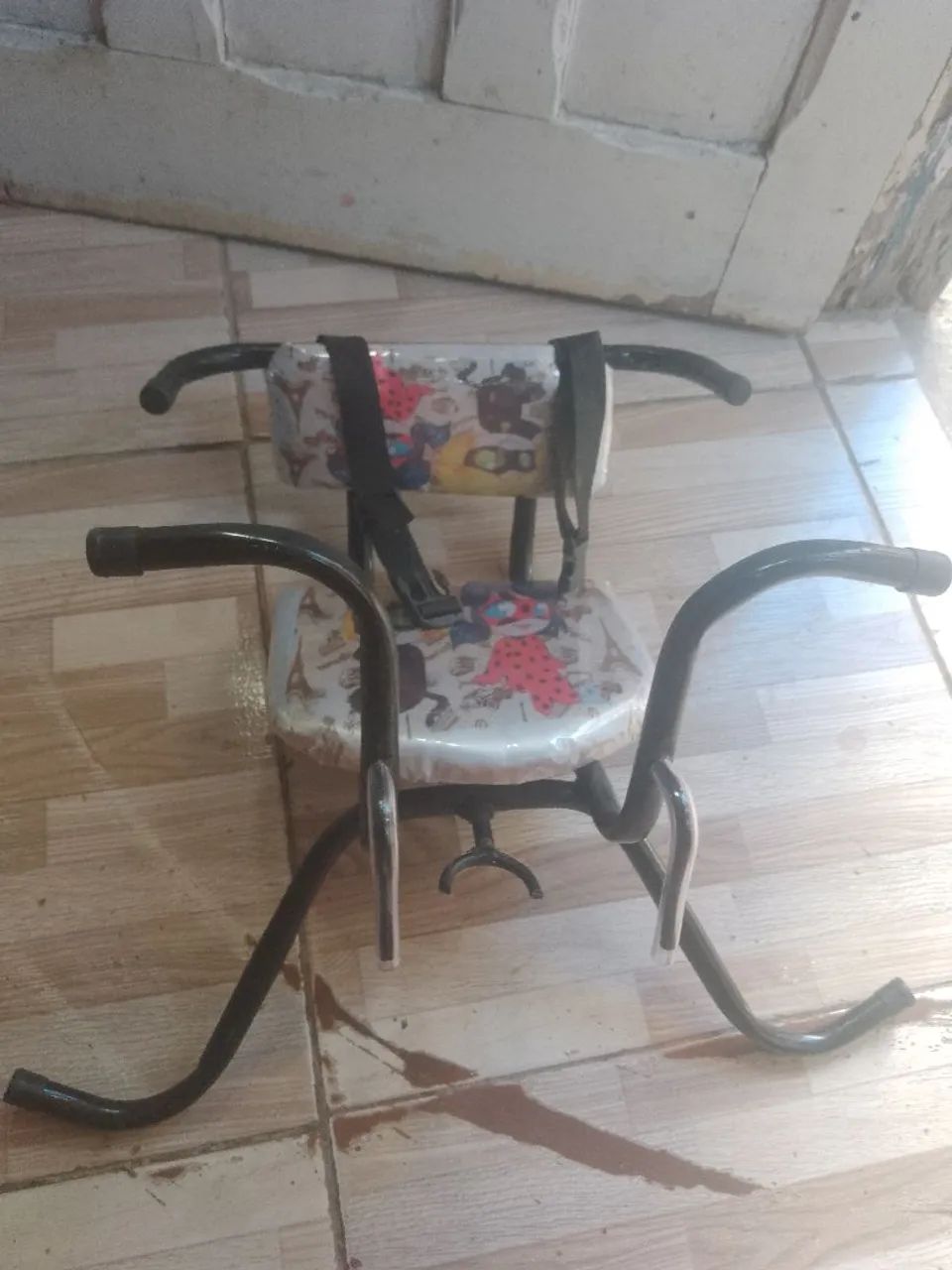 Cadeirinha de bicicleta bem conservada