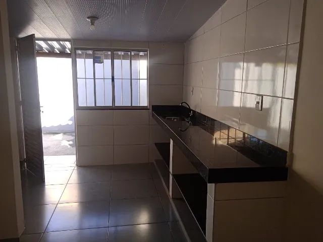 KITNET ESPAÇOSA - ÓTIMA LOCALIZAÇÃO 
