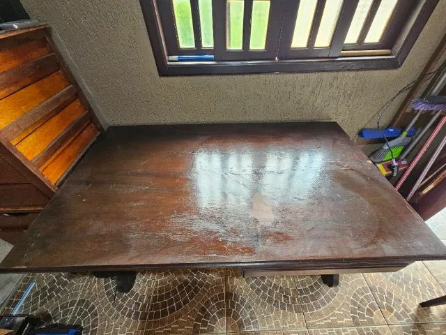 Mesa Antiga de Madeira Decorada com 2 Gavetas - Estilo Clássico e Vintage - Foto 2